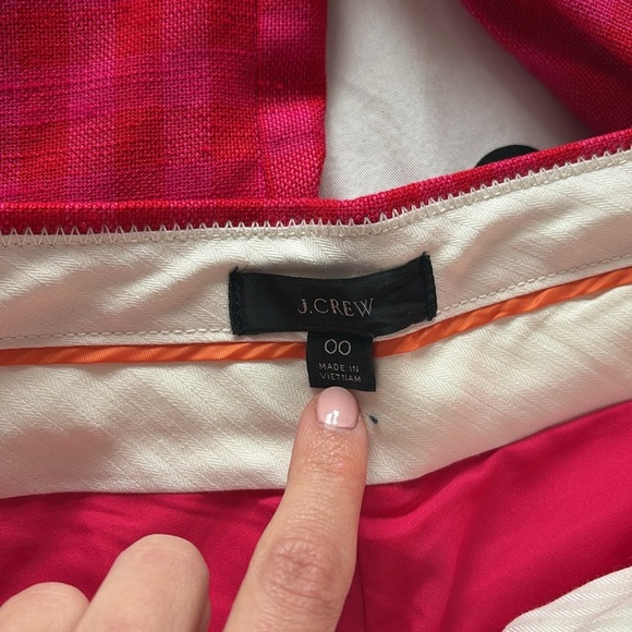 Stylish Red Blazer and Shorts Set - Picture 3 of 6